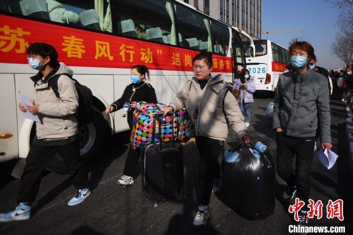 “抢人大战”正酣，“出门你就可到岗”